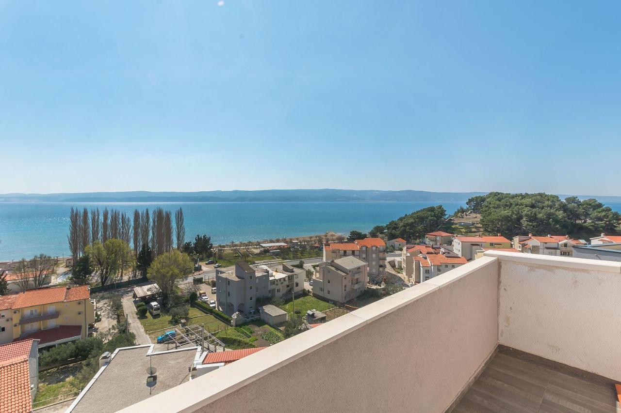 Apartments Ana Omis Bagian luar foto