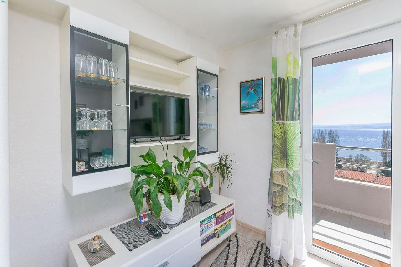 Apartments Ana Omis Bagian luar foto