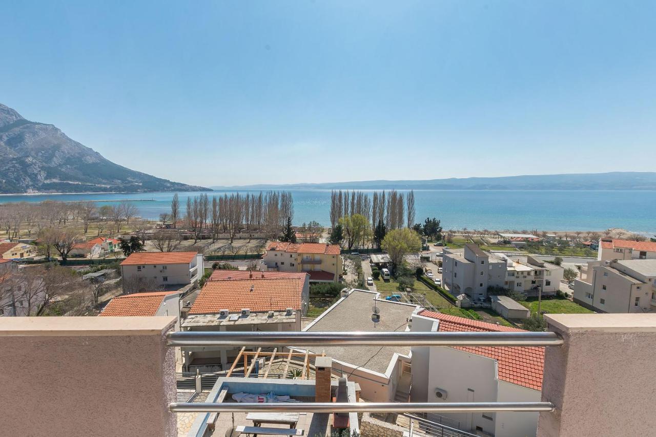 Apartments Ana Omis Bagian luar foto