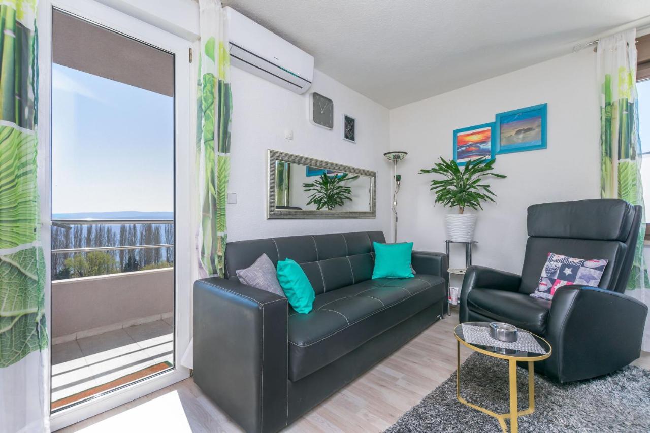 Apartments Ana Omis Bagian luar foto