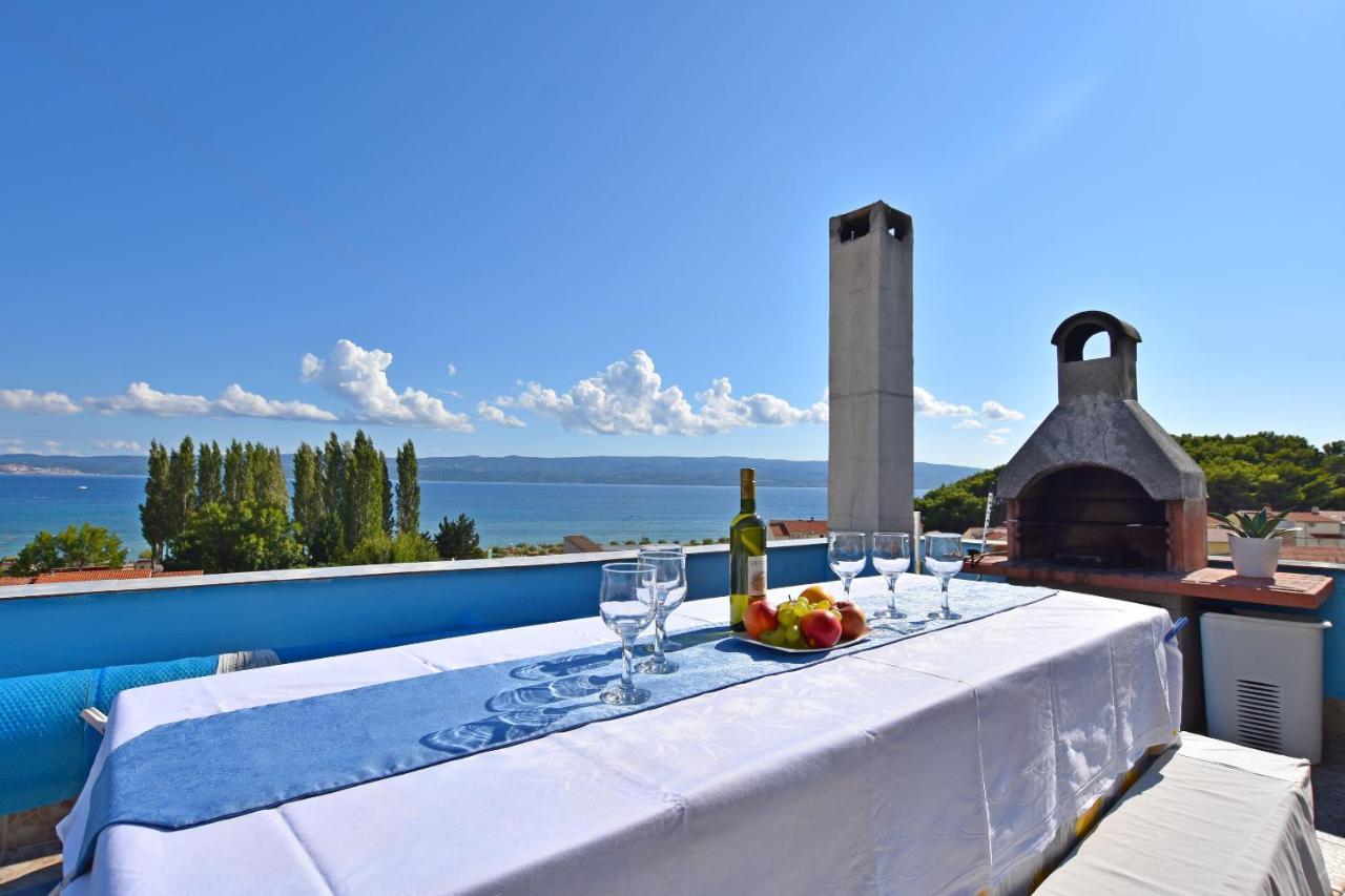 Apartments Ana Omis Bagian luar foto