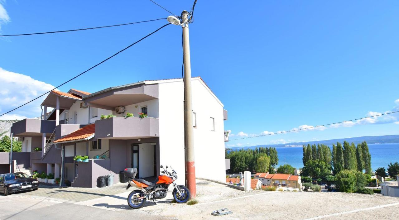 Apartments Ana Omis Bagian luar foto