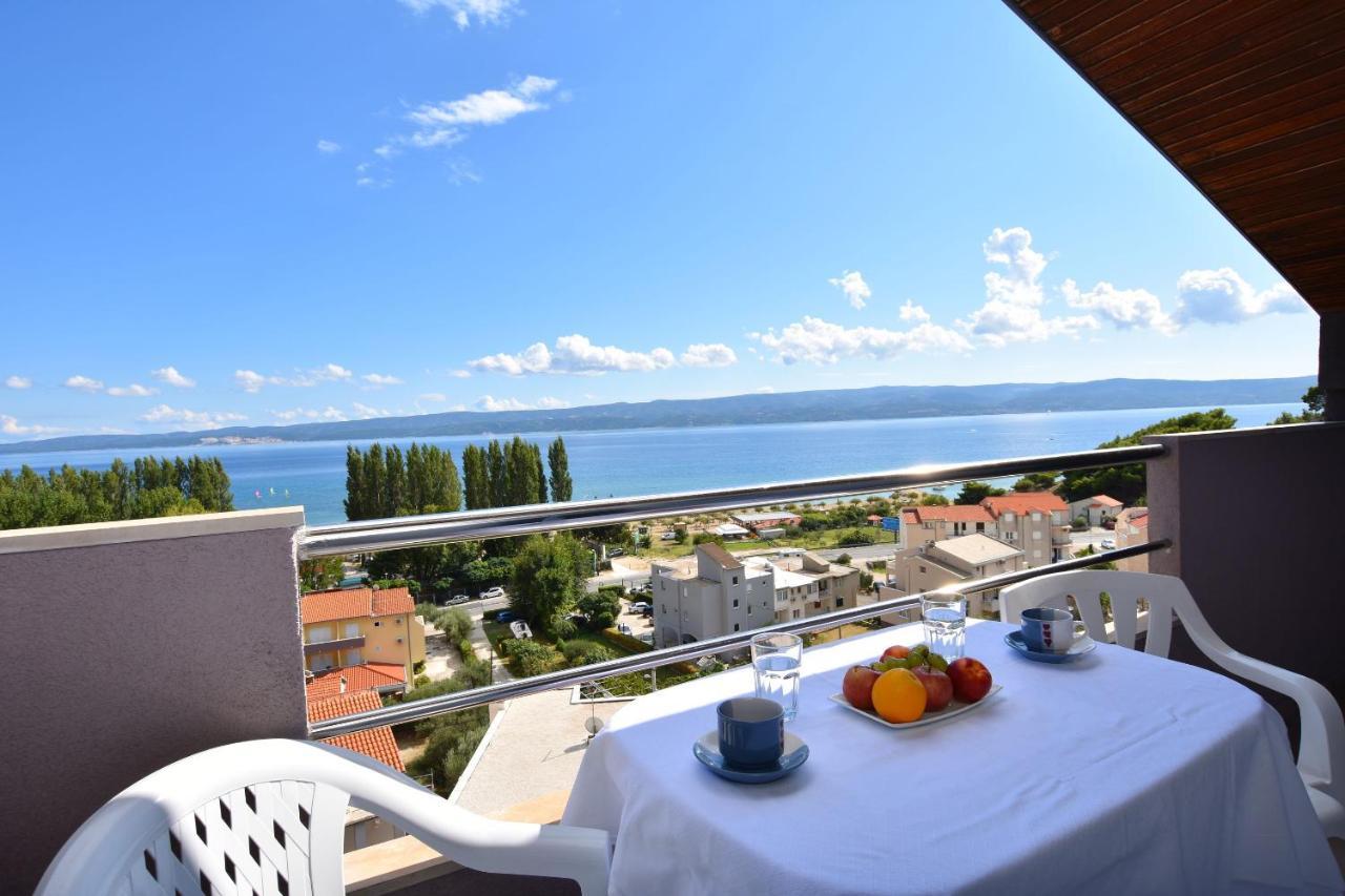 Apartments Ana Omis Bagian luar foto