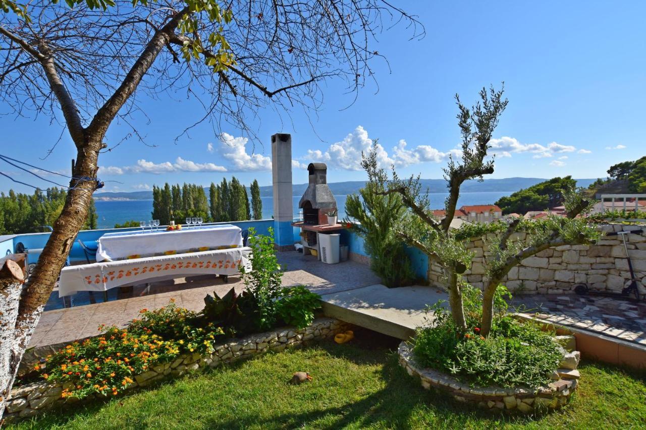 Apartments Ana Omis Bagian luar foto