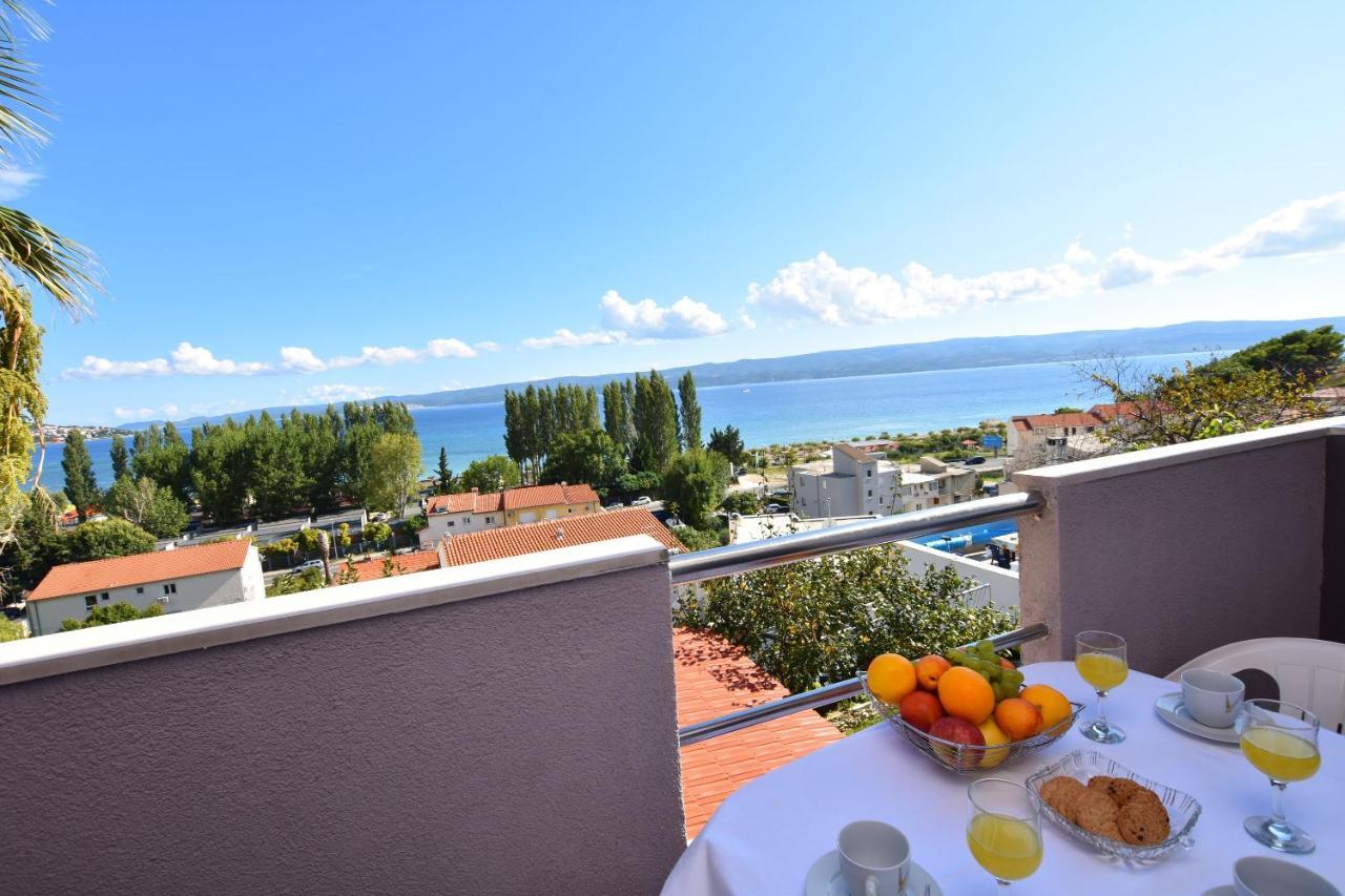 Apartments Ana Omis Bagian luar foto