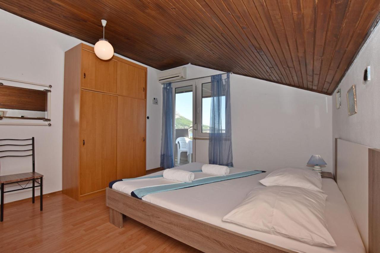 Apartments Ana Omis Bagian luar foto
