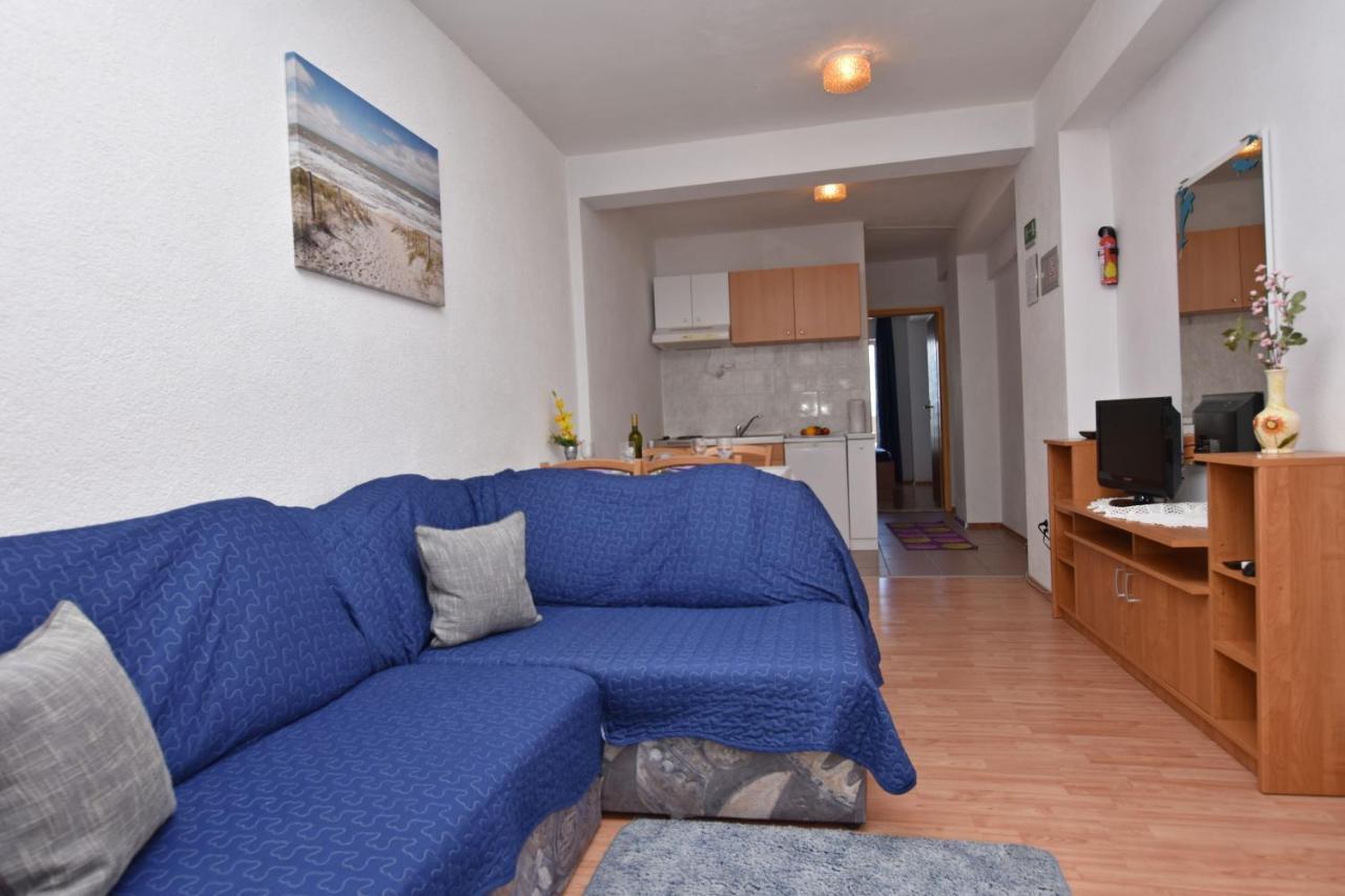Apartments Ana Omis Bagian luar foto