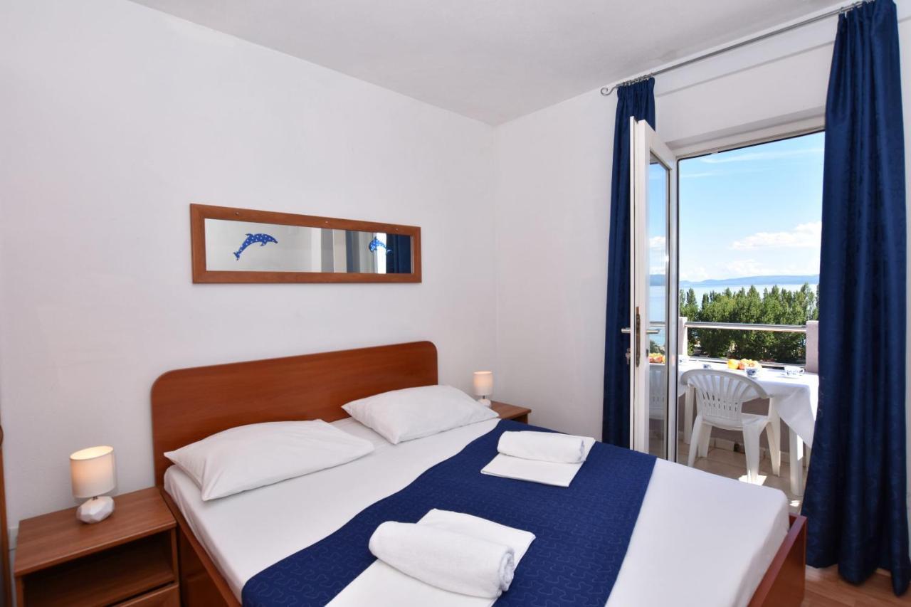 Apartments Ana Omis Bagian luar foto