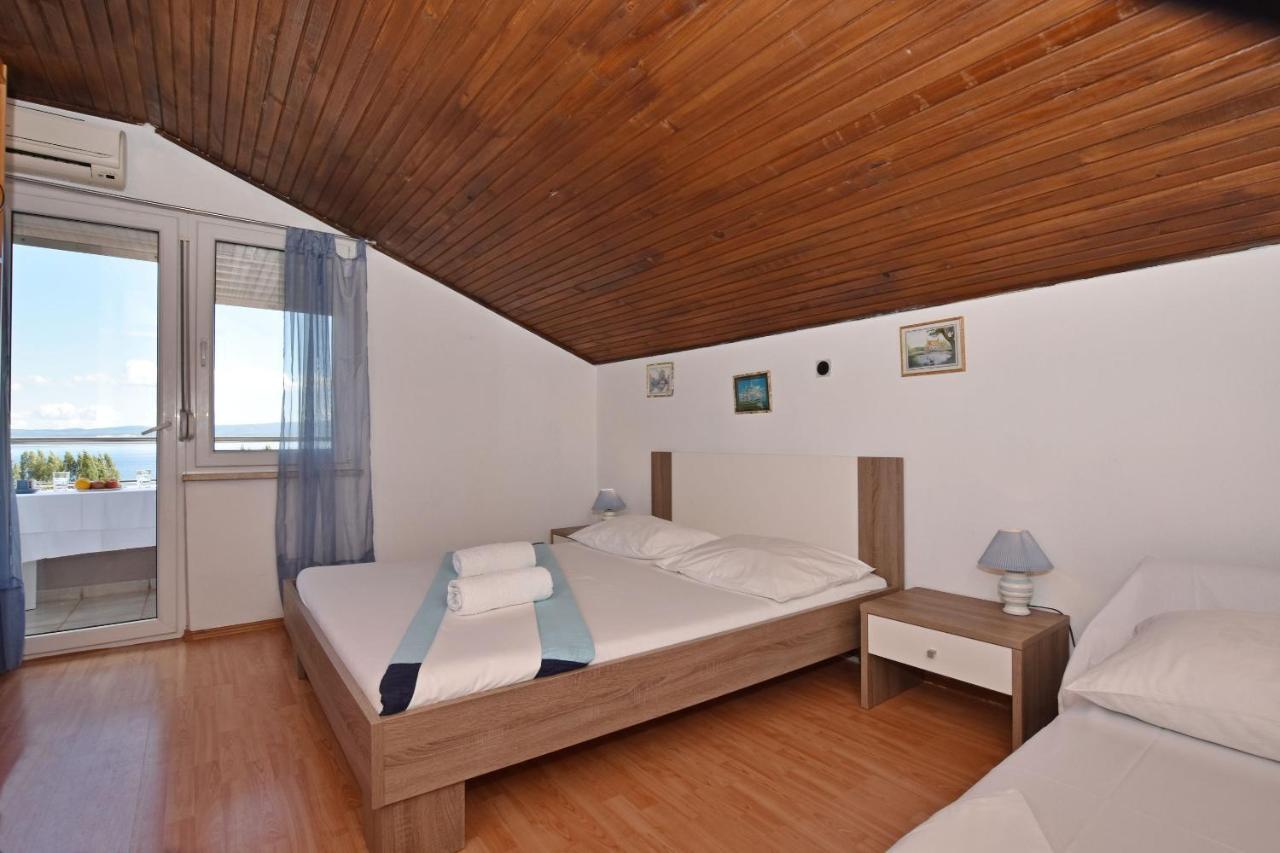Apartments Ana Omis Bagian luar foto