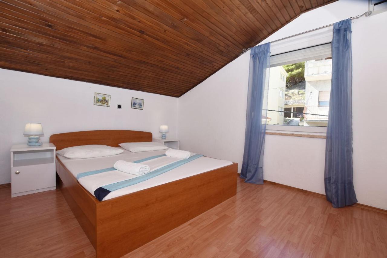 Apartments Ana Omis Bagian luar foto