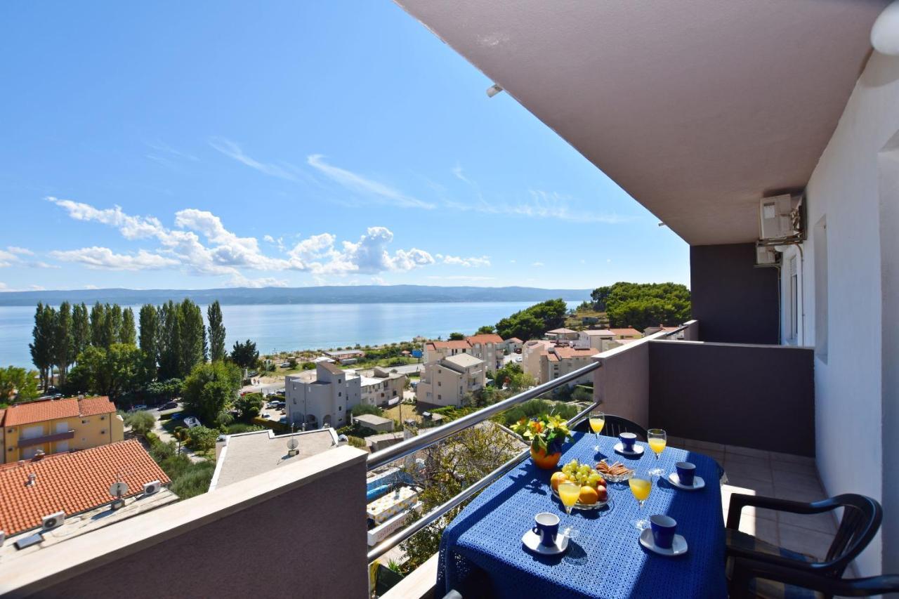 Apartments Ana Omis Bagian luar foto